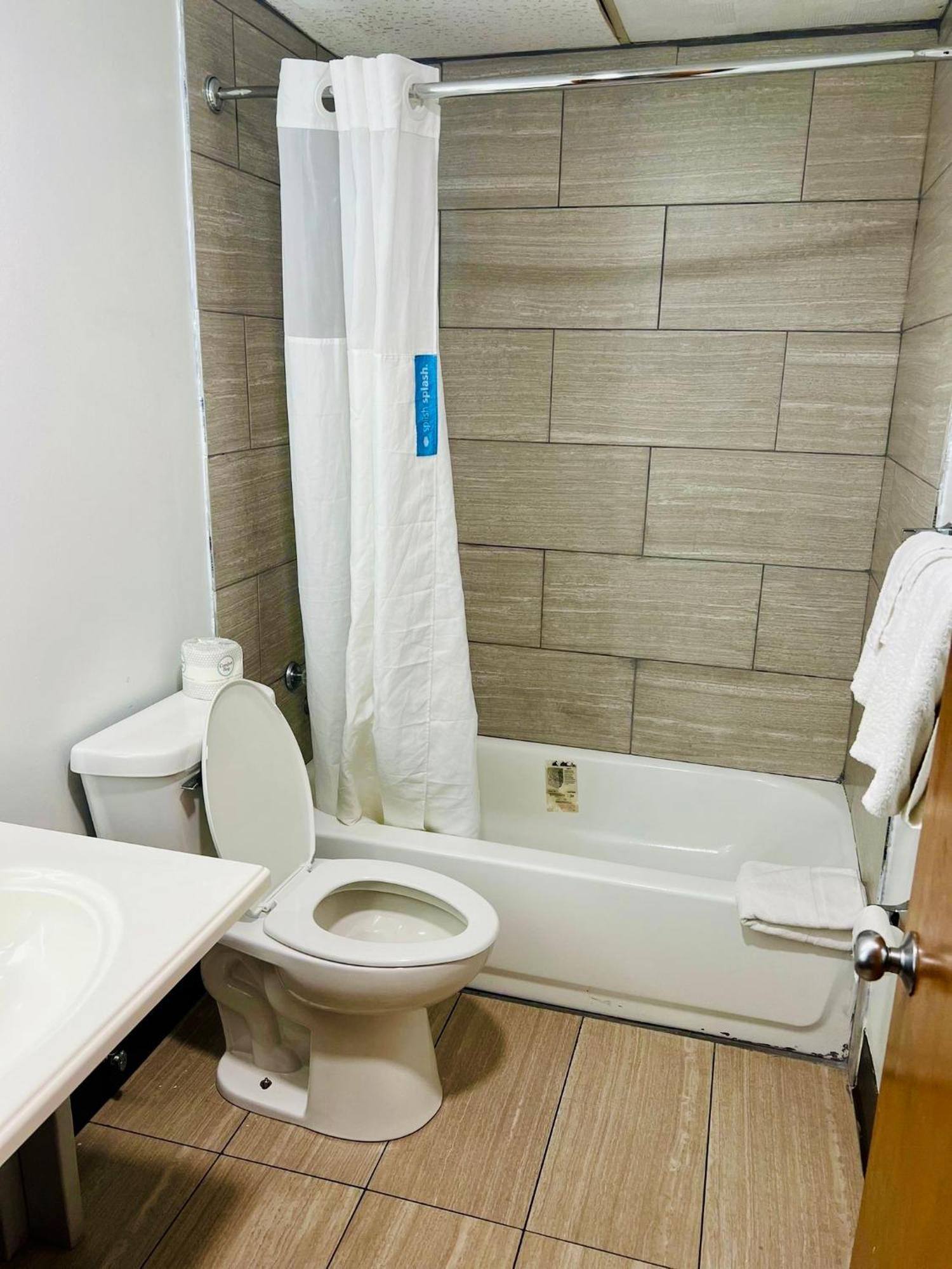 Travelodge By Wyndham Gallipolis Esterno foto